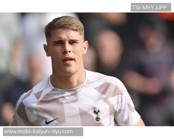 范迪克强调面对曼联是提升球队表现的重要机会 范迪克强调面对曼联是提升球队表现的重要机会