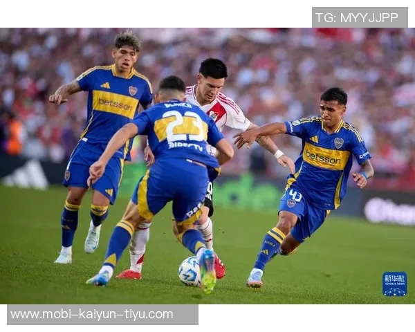 维尼修斯被换下场后对马斯坦托诺表达不满引发关注