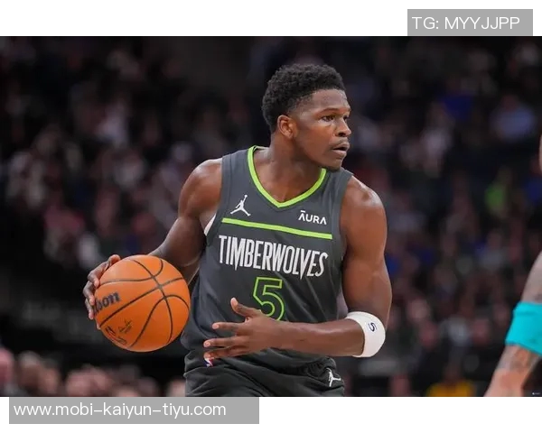 爱德华兹末节发力拿下7分全场24投仅中7三分球表现不佳