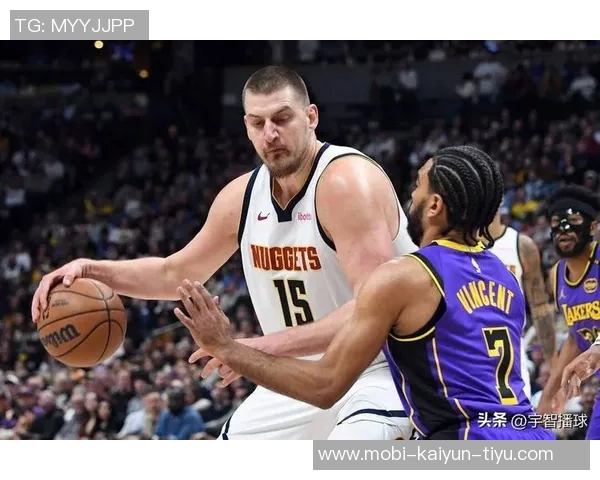 约基奇的从容应对与华子需学习的防守策略分析