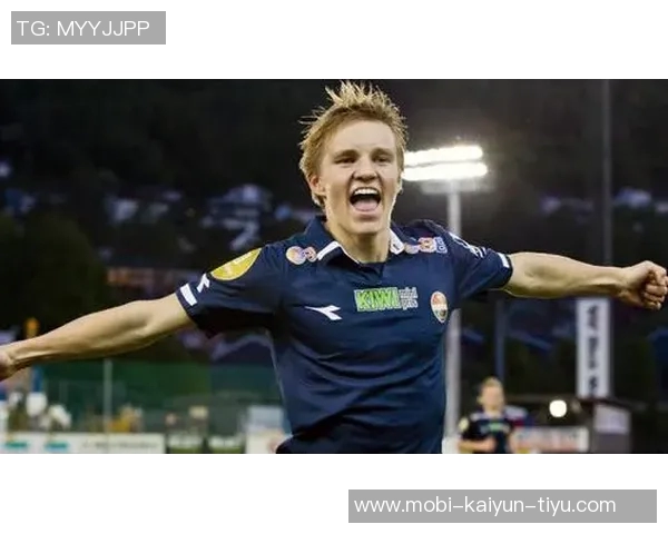 今夏加盟多特的新援贾斯汀勒马首次造访主场并参与U23训练活动