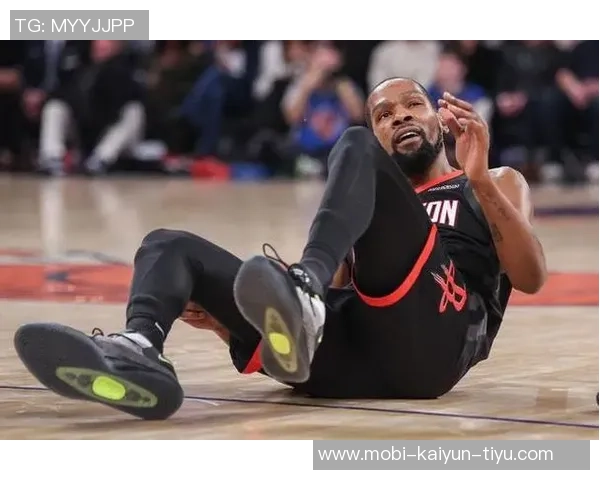 KD与萨格斯交流犯规细节并非指导而是比赛中的自然沟通